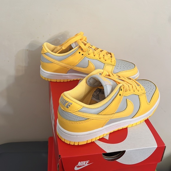 Nike Dunk Low Womens Citron - Picture 2 of 7